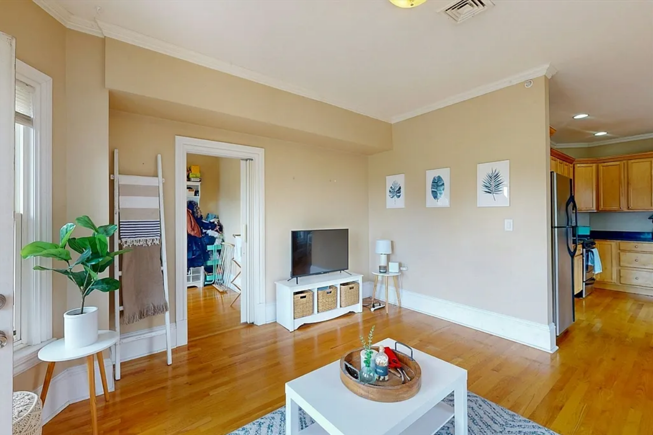 561 Broadway - Photo 4 of 14