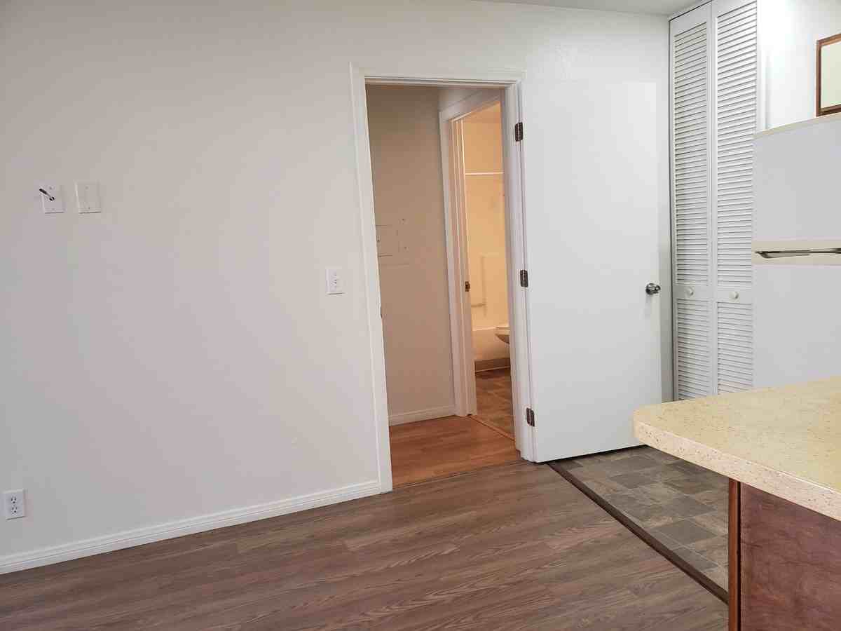 1261 Victor Ave #9 - Photo 7 of 19