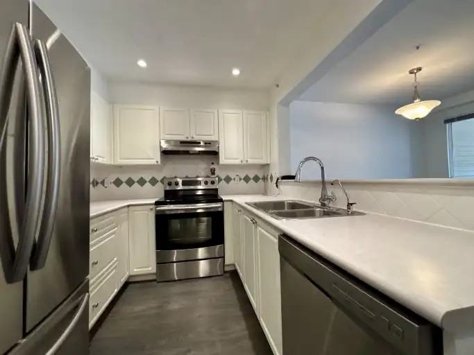 5518 14 Ave #202 - Photo 6 of 16