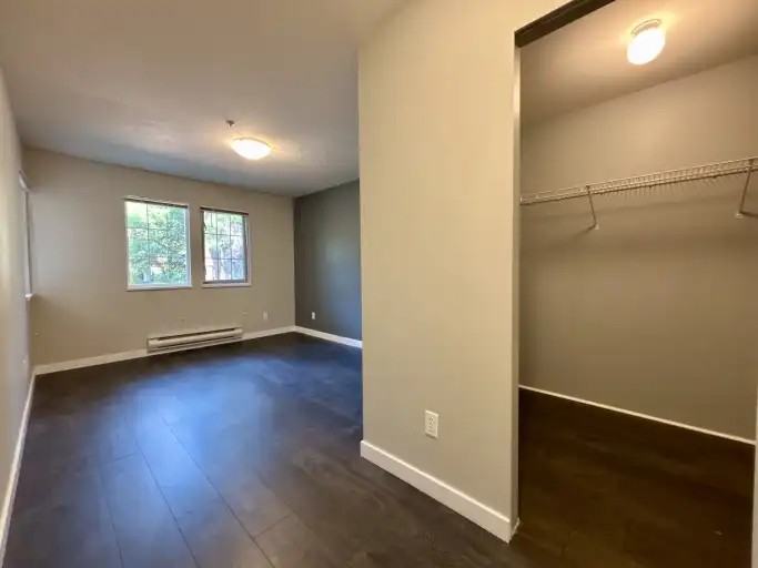 5518 14 Ave #202 - Photo 7 of 16