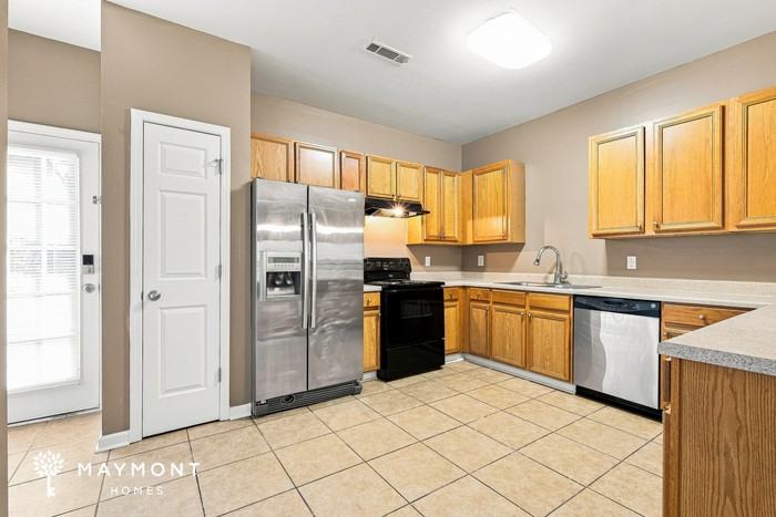 4203 Legacy Sq - Photo 6 of 12