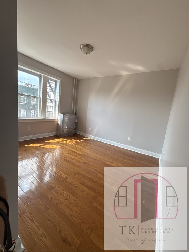 1062 West Side Avenue #33 - Photo 3 of 9