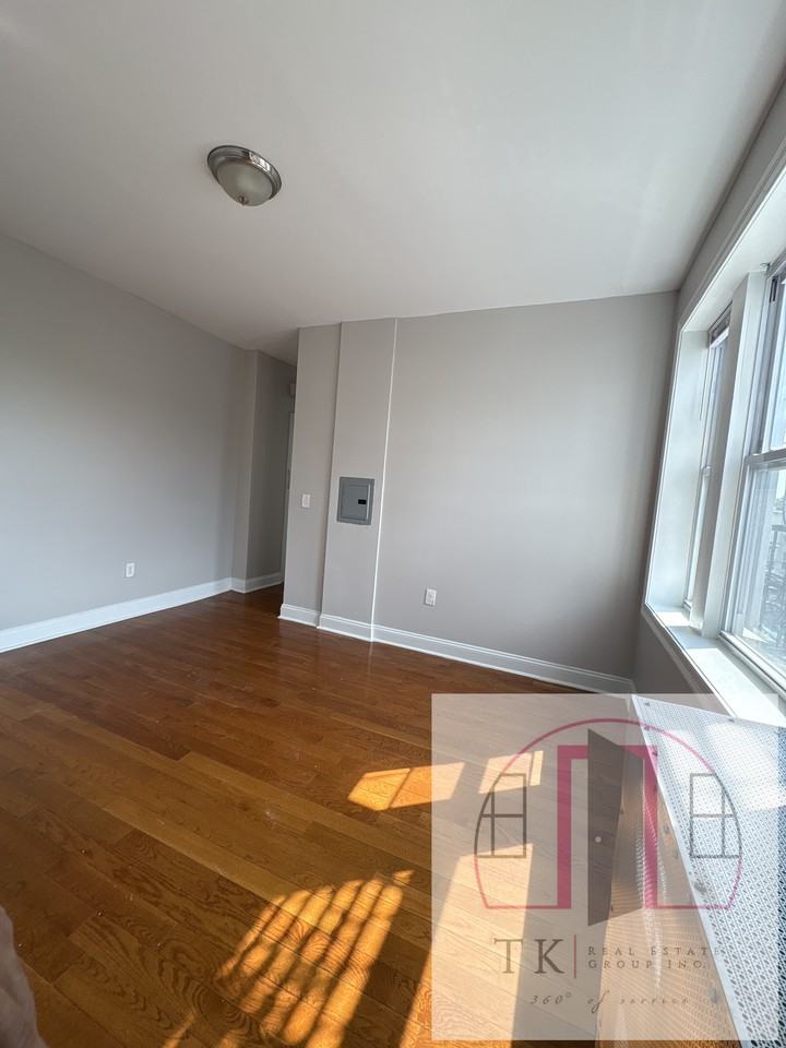1062 West Side Avenue #33 - Photo 4 of 9