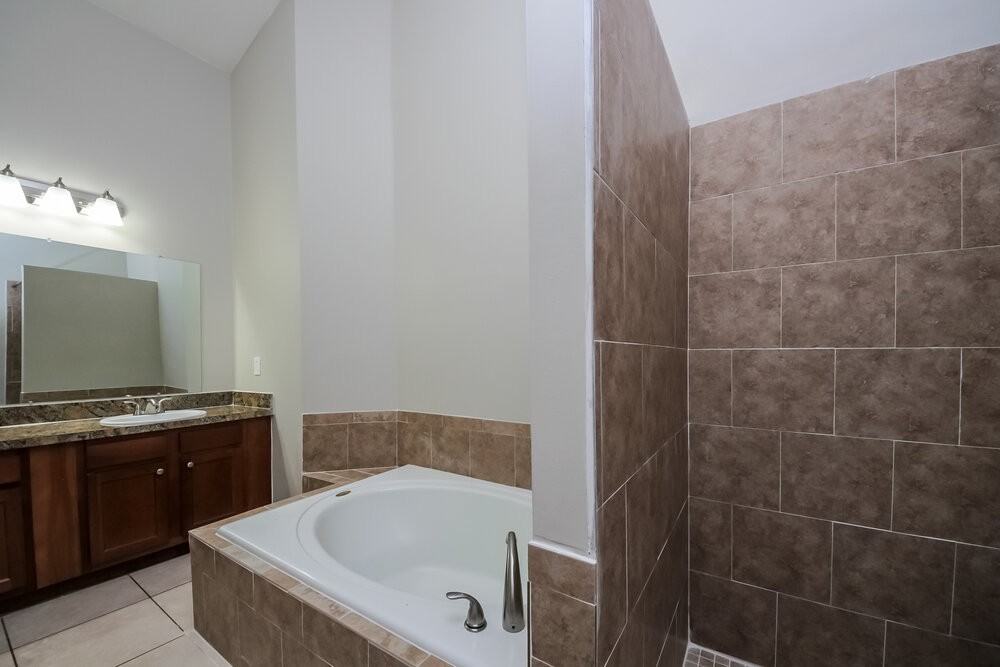 8661 Fort Jefferson Blvd - Photo 7 of 16