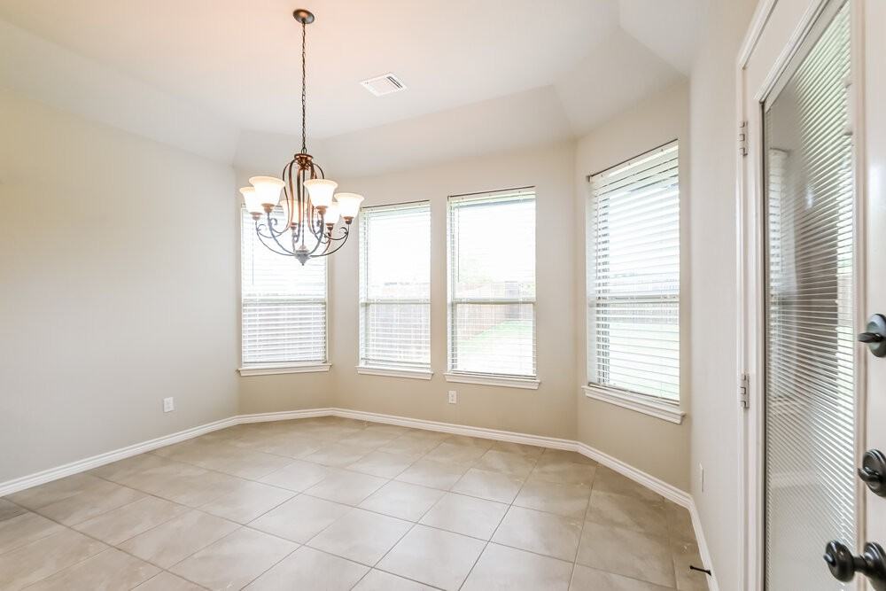 325 Strait Ln - Photo 4 of 16