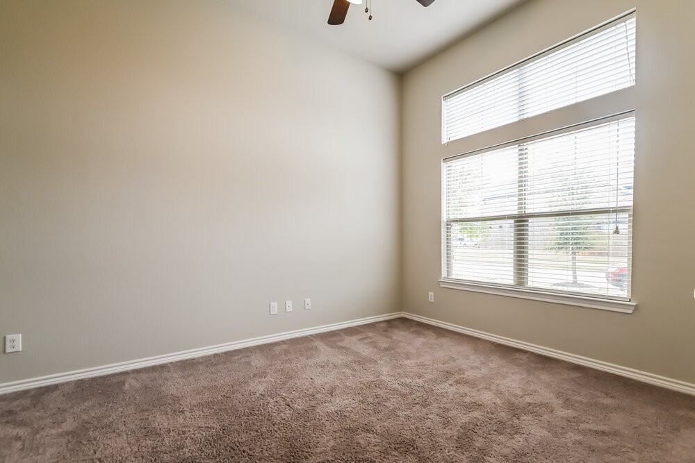 325 Strait Ln - Photo 7 of 16