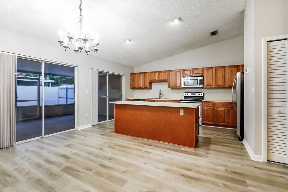 1739 Sw 138th Ave - Photo 5 of 16