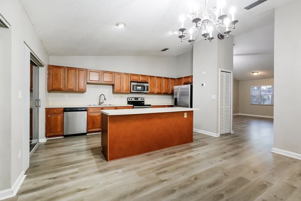 1739 Sw 138th Ave - Photo 6 of 16
