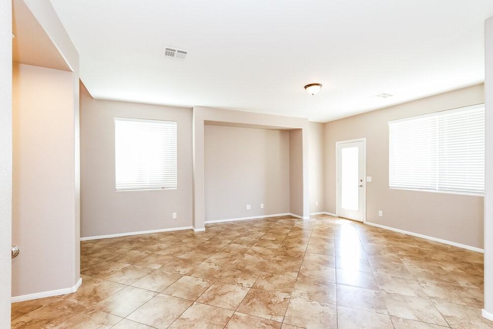 9081 Sheffield Garden Ave - Photo 4 of 15