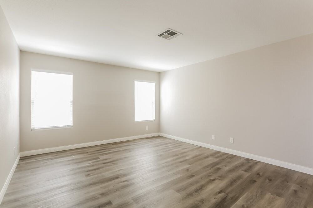 1433 Bellglen Dr - Photo 4 of 17
