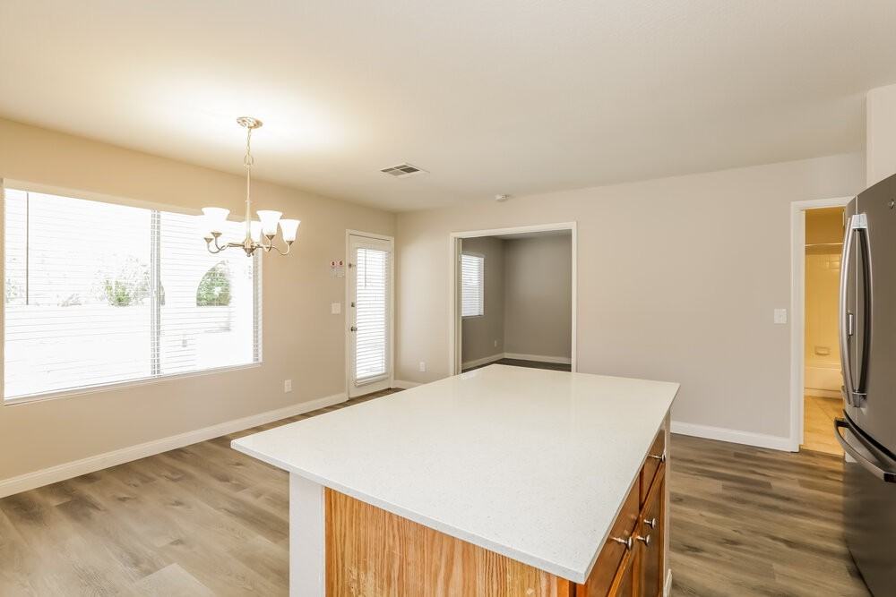 1433 Bellglen Dr - Photo 6 of 17