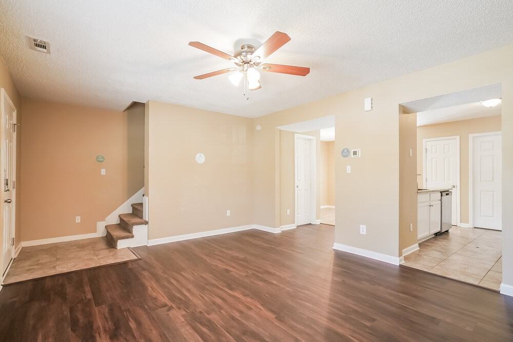 2517 Dandridge Dr - Photo 4 of 17