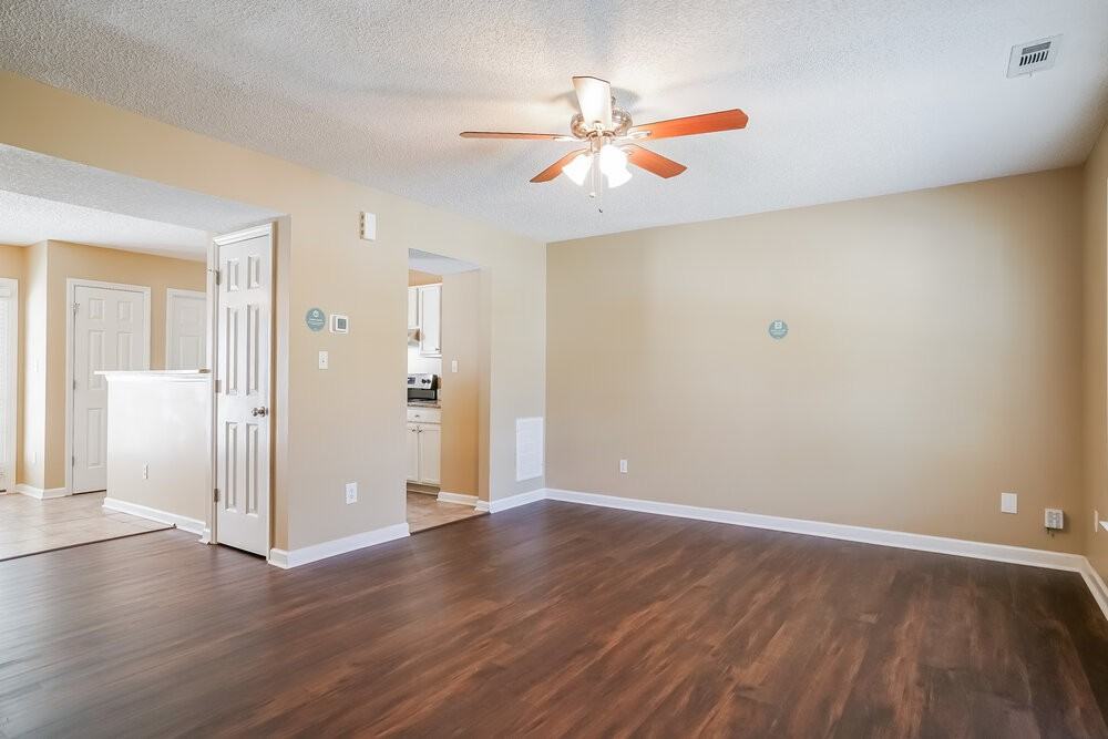 2517 Dandridge Dr - Photo 5 of 17