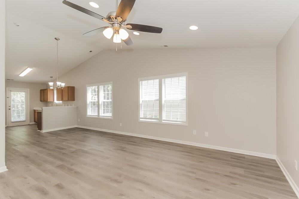 2707 Oasis Ln - Photo 4 of 16