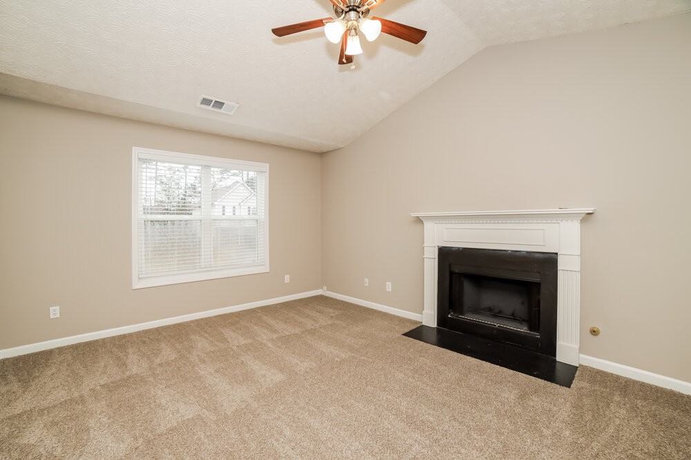 1118 Marina Ln - Photo 4 of 17