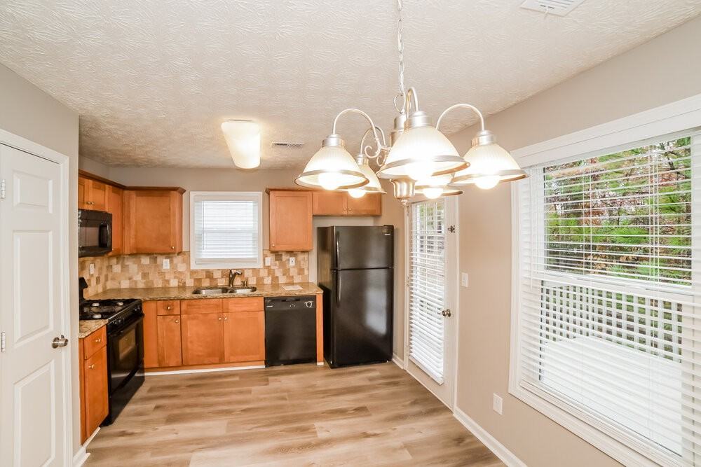1118 Marina Ln - Photo 6 of 17