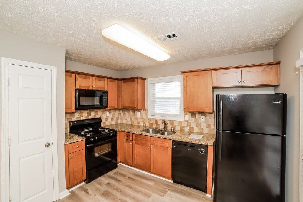 1118 Marina Ln - Photo 7 of 17