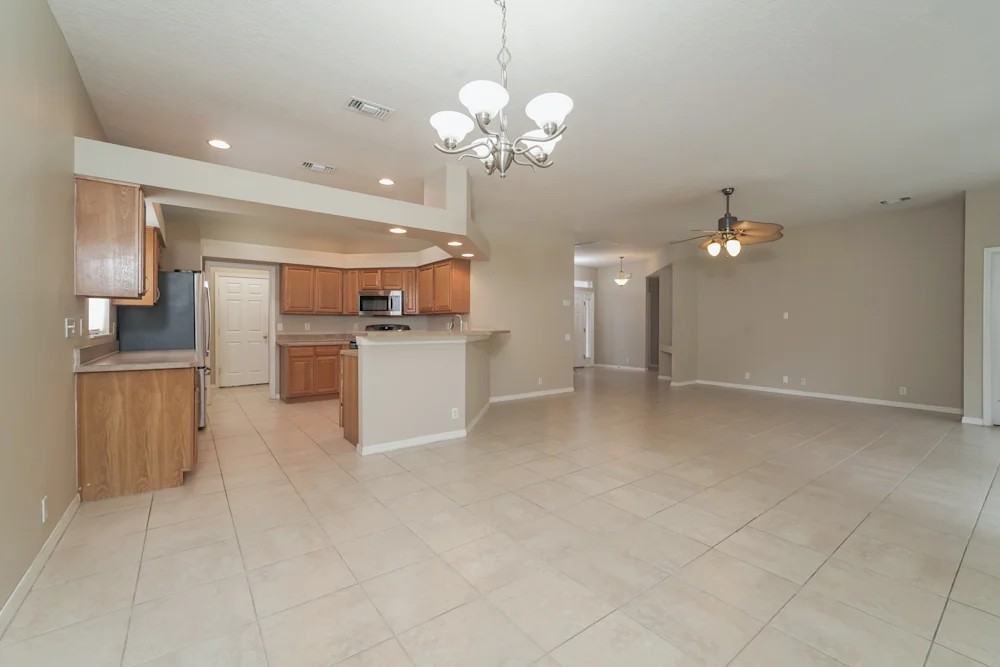 2441 Southwest Lafayette Street - Photo 4 of 7