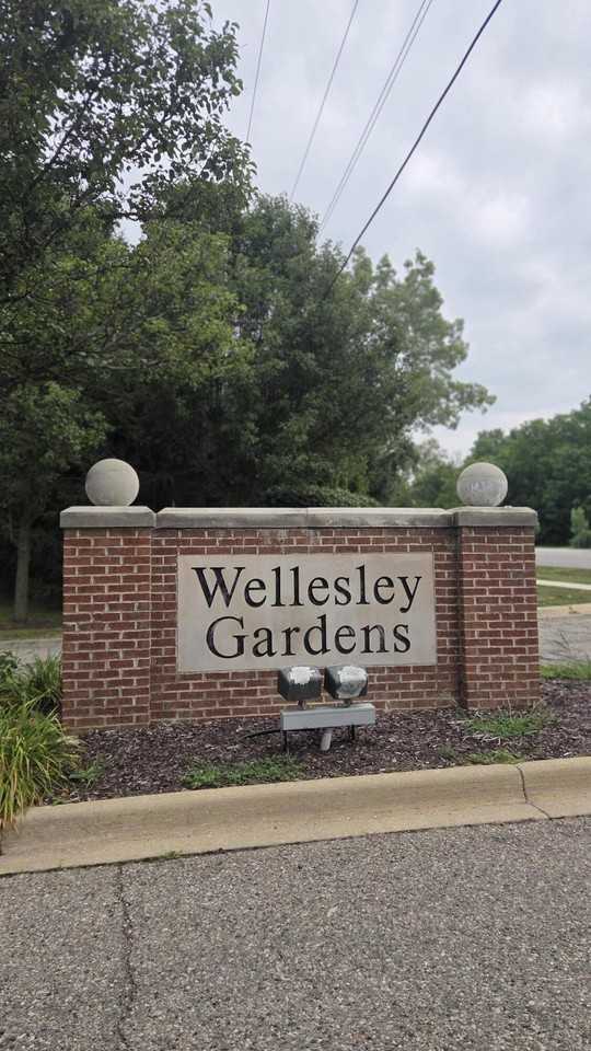 5722 Wellesley Ln - Photo 2 of 32