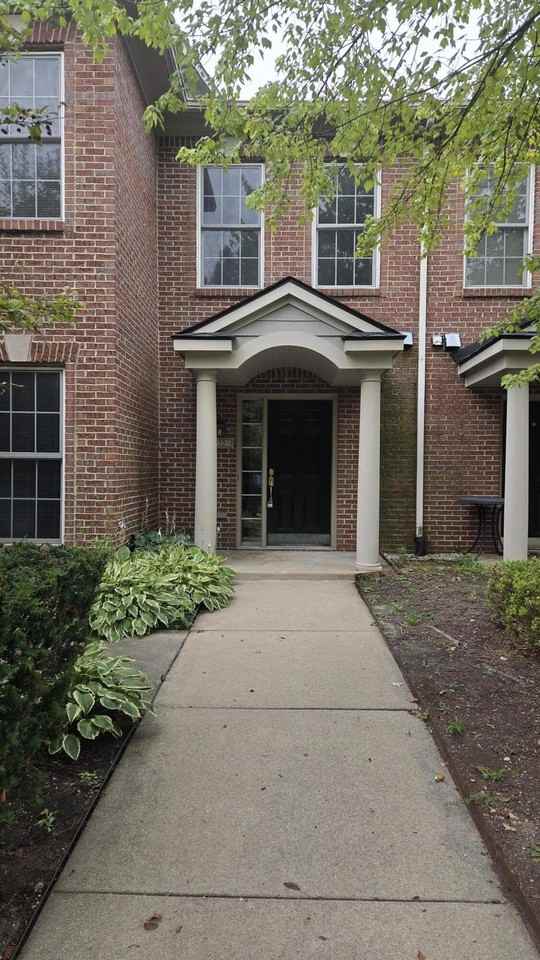 5722 Wellesley Ln - Photo 3 of 32