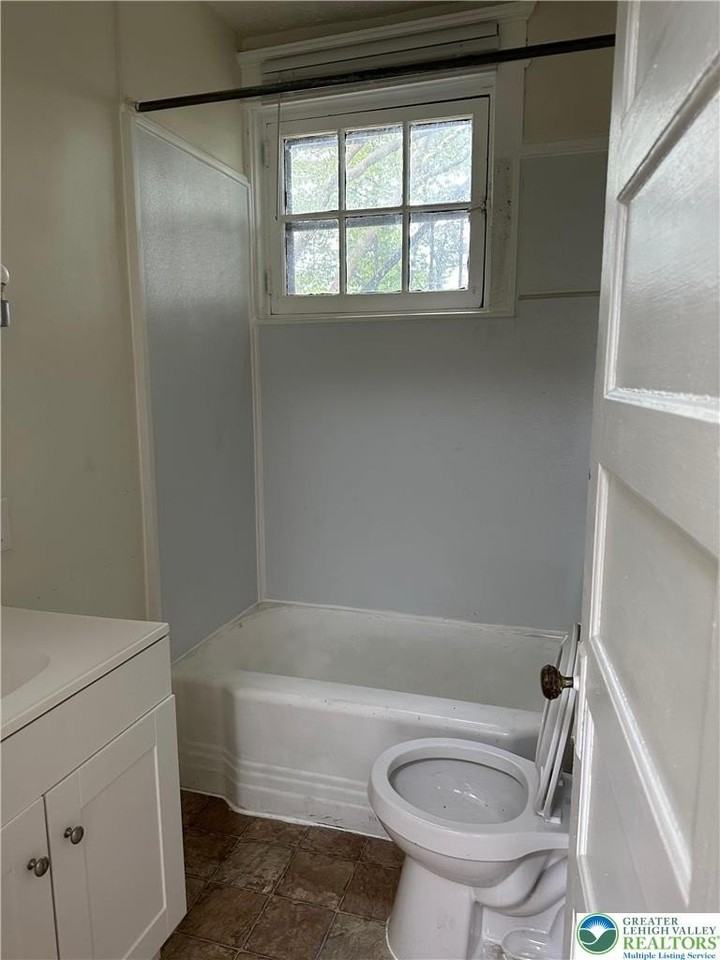 1722 W Market St #2B - Photo 6 of 11