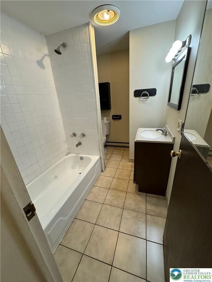 228 Northampton St #3 - Photo 4 of 11