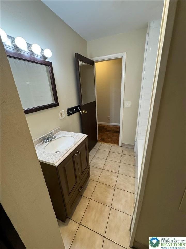 228 Northampton St #3 - Photo 5 of 11