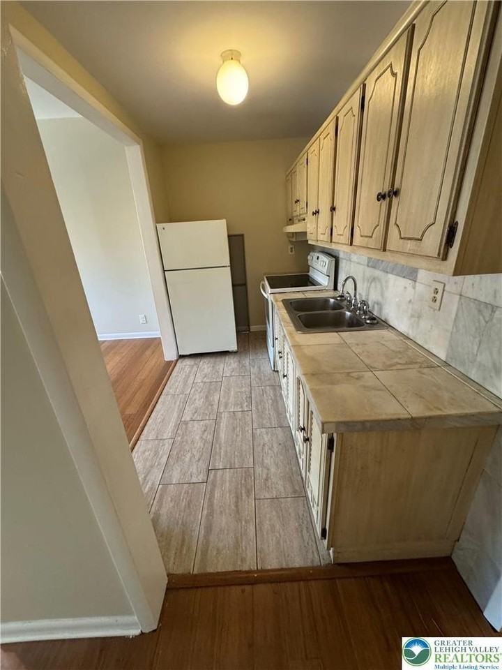 228 Northampton St #3 - Photo 7 of 11