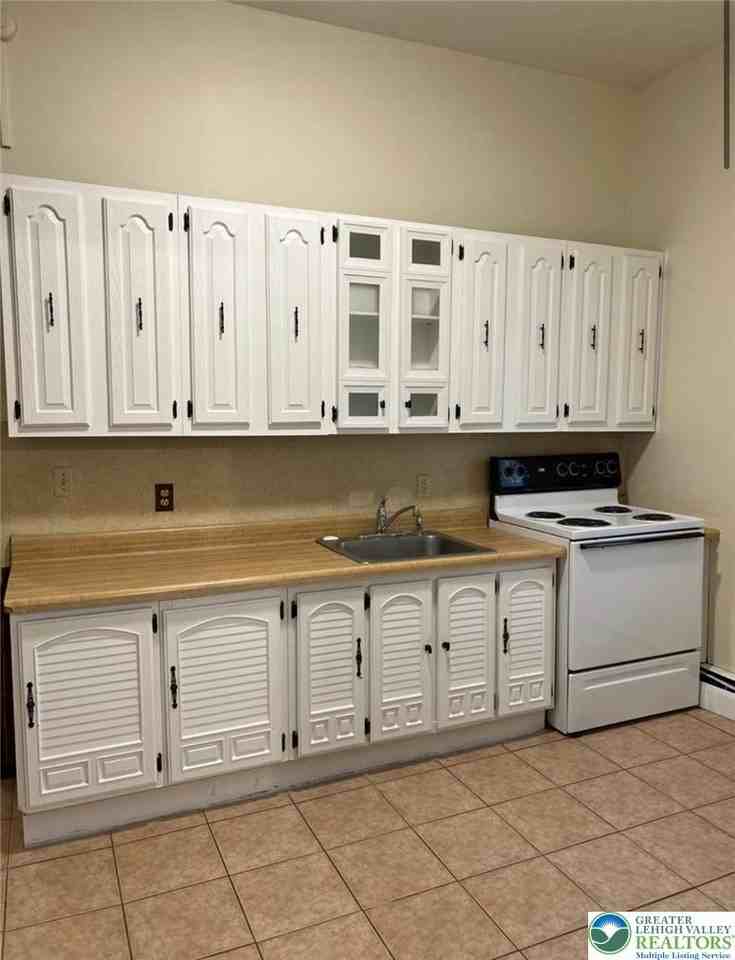 228 Northampton St #1 - Photo 3 of 11