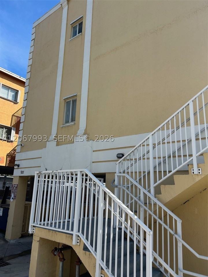 928 Sw 3rd St #207 - Photo 6 of 17
