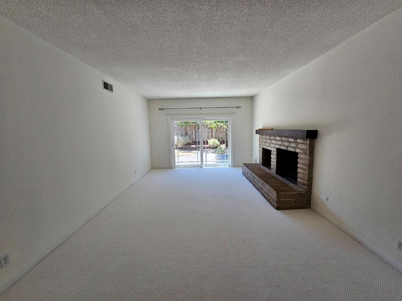 1344 Tarpon St - Photo 2 of 9
