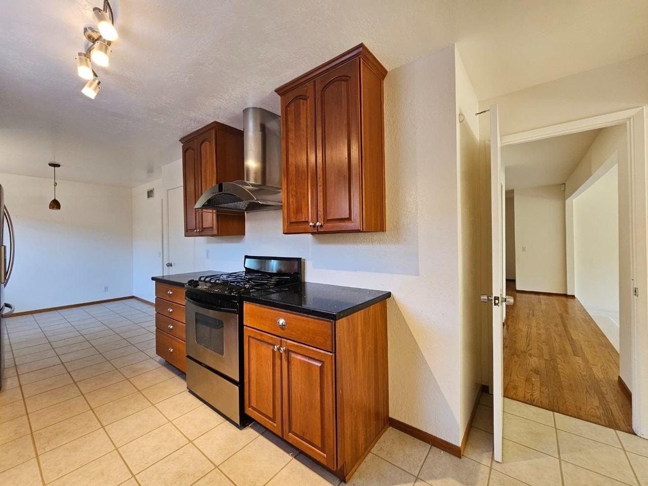 1344 Tarpon St - Photo 5 of 9