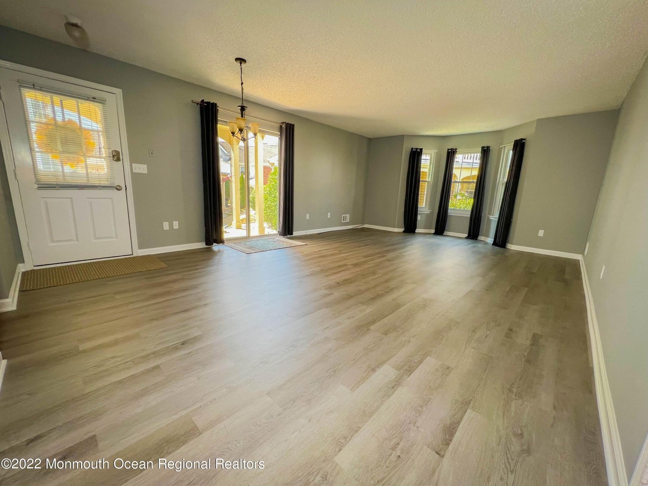 313 Tulip Ln - Photo 7 of 30
