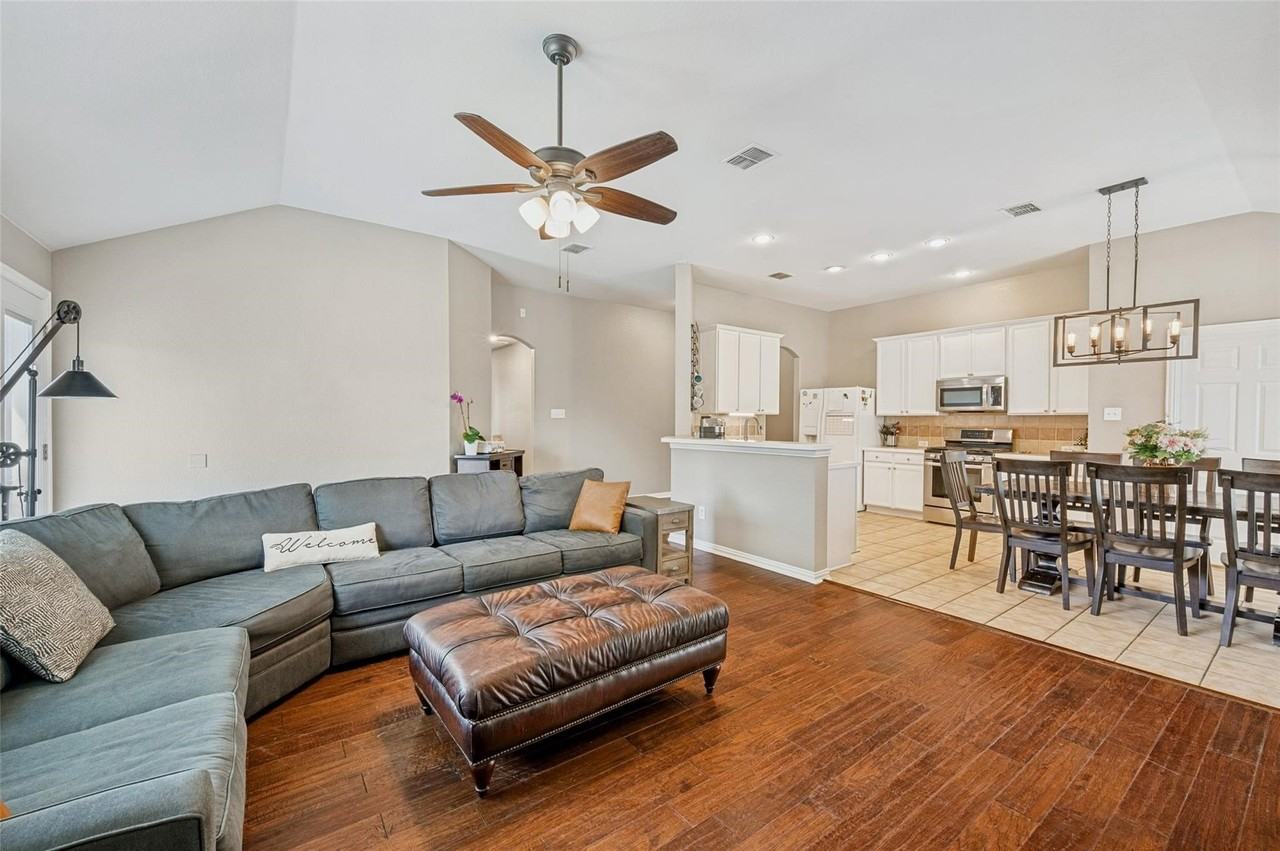 7709 Shasta Dr - Photo 6 of 36