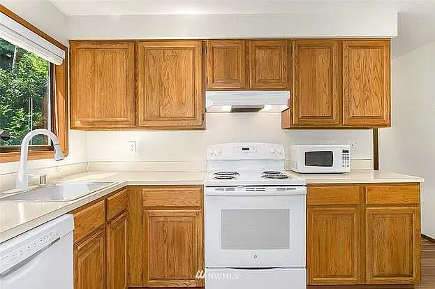 2525 Ne 95th St #1 - Photo 4 of 22