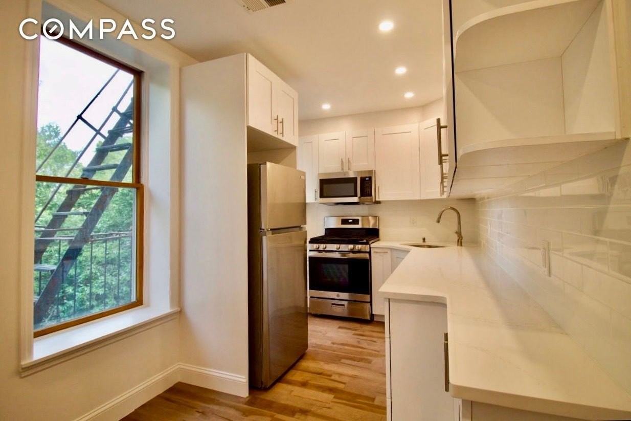 337 Clinton St #3