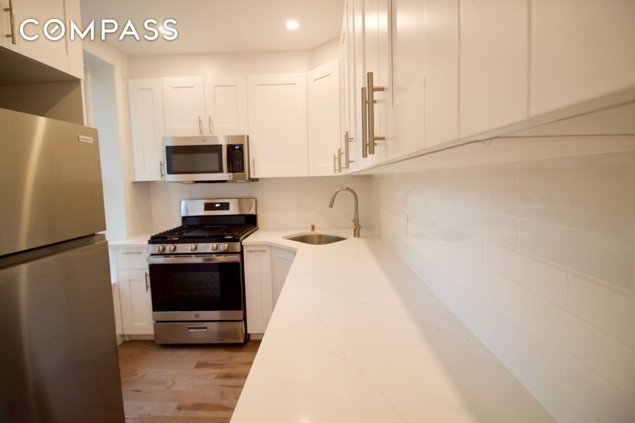 337 Clinton St #3 - Photo 5 of 19