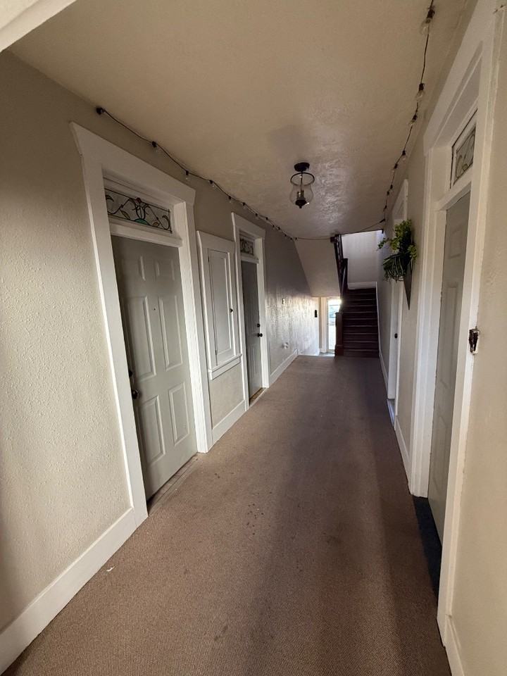 305 Harrison St - Photo 2 of 3