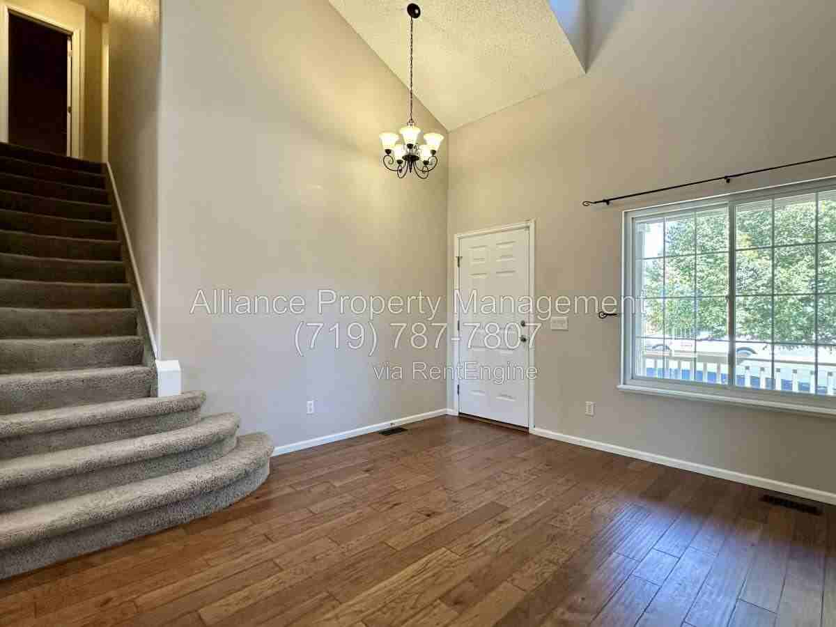 965 Piros Dr - Photo 3 of 10