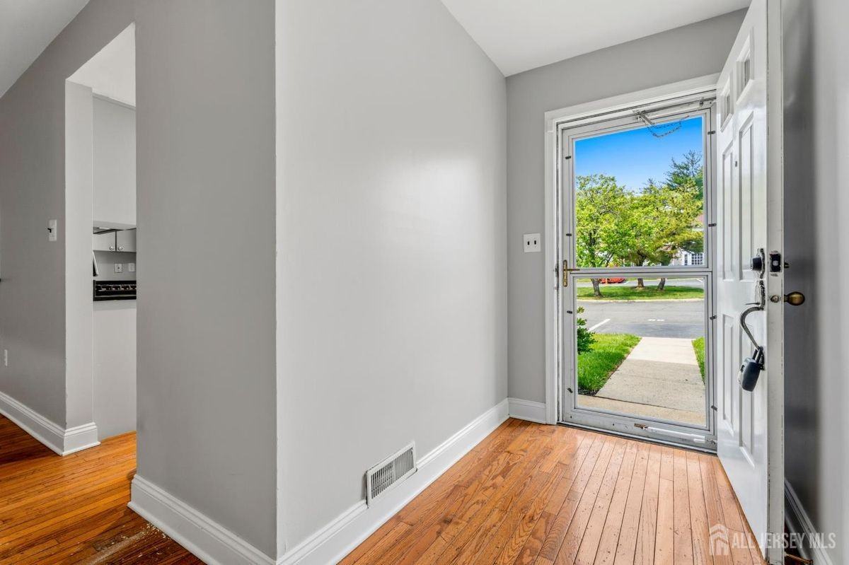 88 Wilshire Ct - Photo 3 of 29