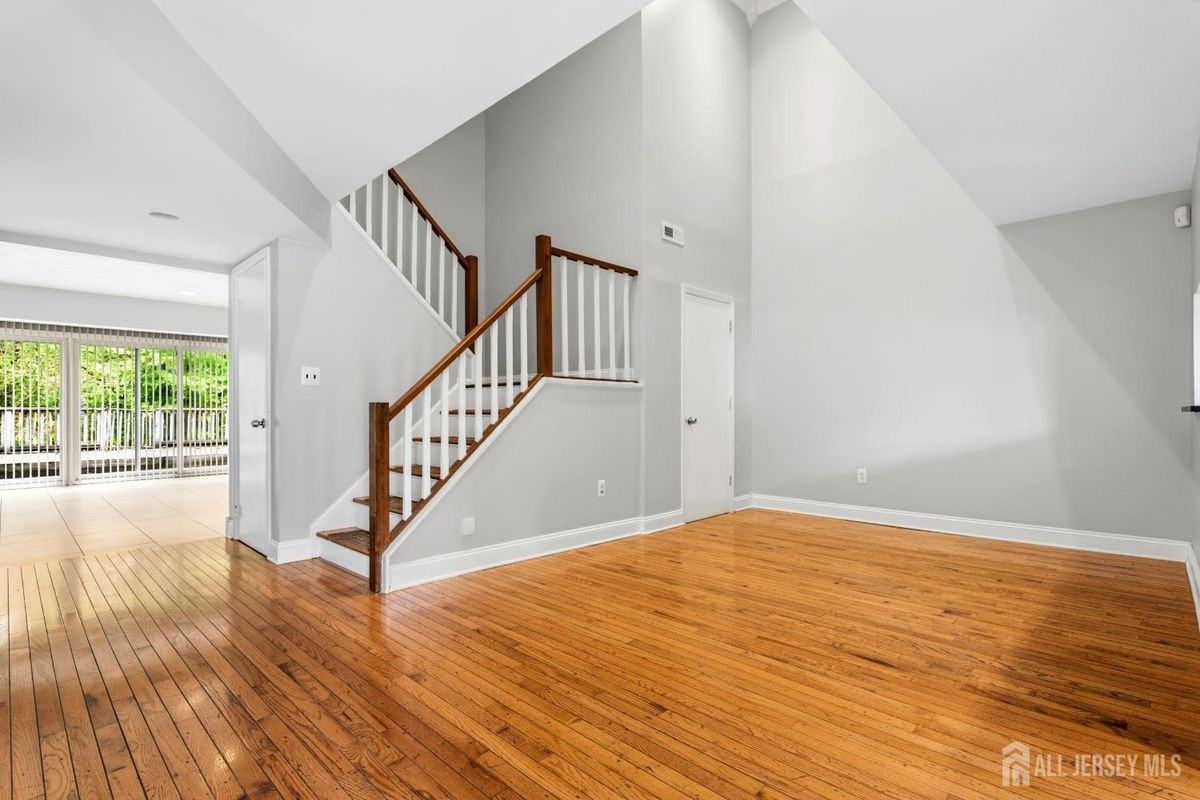 88 Wilshire Ct - Photo 4 of 29