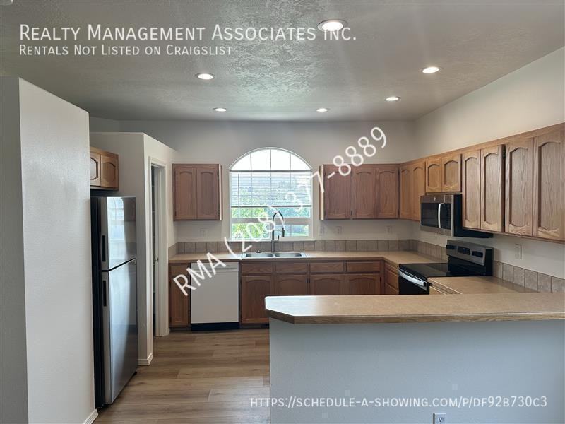 11760 W Kings Canyon St - Photo 5 of 13
