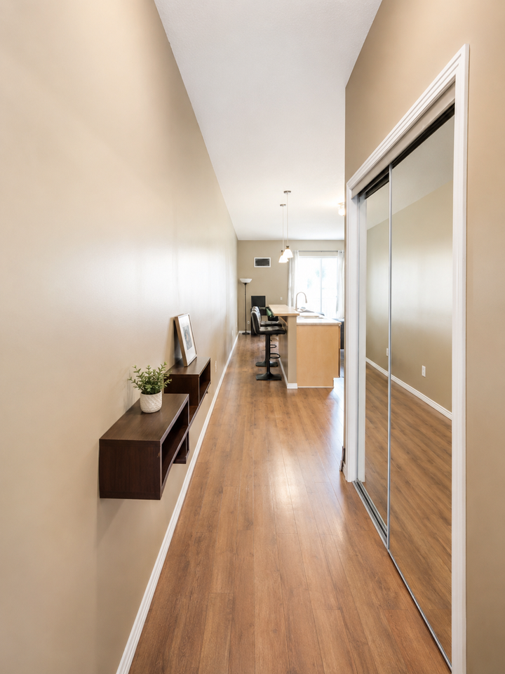 Modern 1 Bed | 1 Bath Semi - Photo 3 of 18