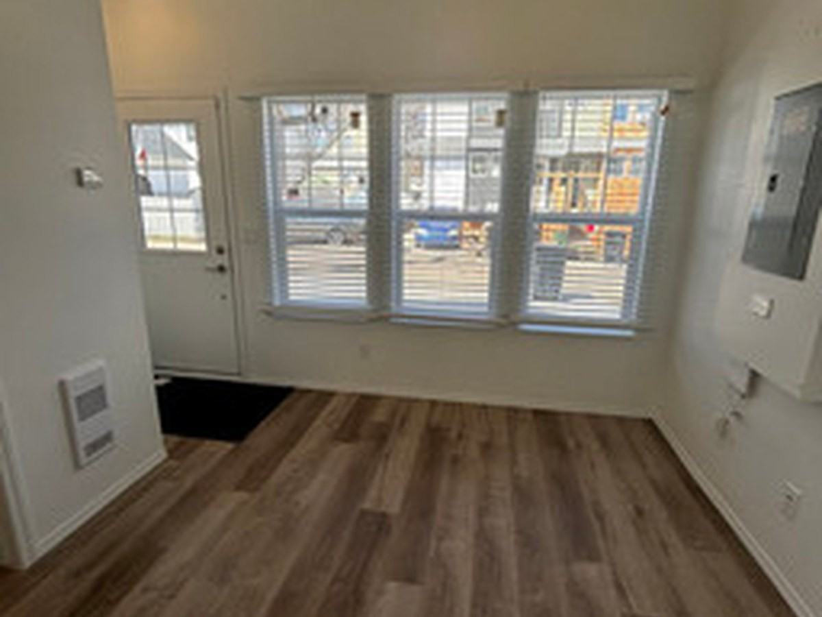 SF222 - 1 Bed + Loft 1 Bath in Montrose - 12228 - Garden - Photo 3 of 19