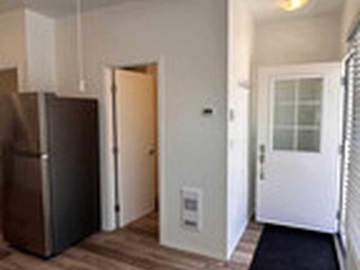 SF222 - 1 Bed + Loft 1 Bath in Montrose - 12228 - Garden - Photo 4 of 19