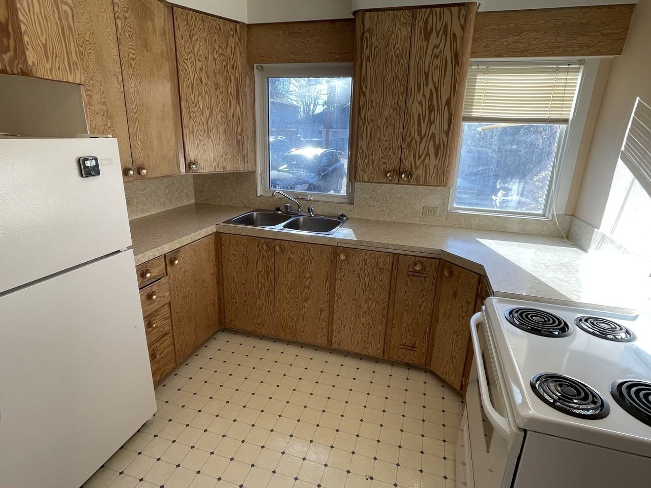A - 1302 Elliott St, Saskatoon Approx. 1,000 sq. ft. Upper | 2 Bedrooms | 1 Bathroom - Photo 4 of 20