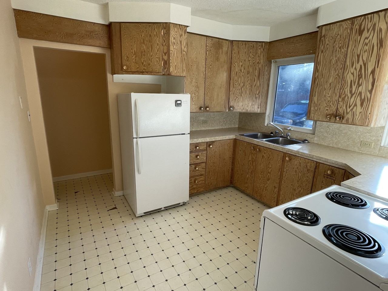 A - 1302 Elliott St, Saskatoon Approx. 1,000 sq. ft. Upper | 2 Bedrooms | 1 Bathroom - Photo 5 of 20