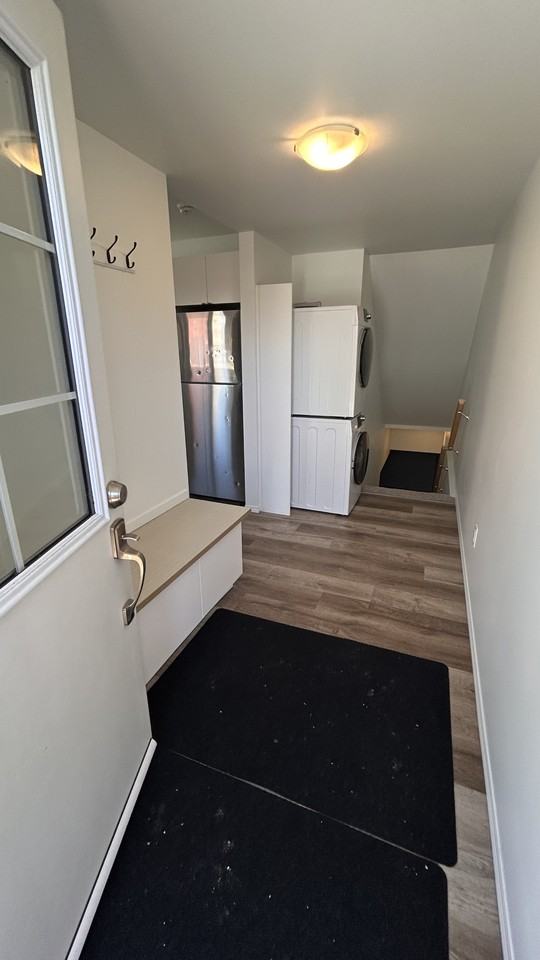 SF233 -  3 Bed 1 Bath Bsmt for rent in Elmwood Park - 12420 76 St NW - Photo 4 of 22