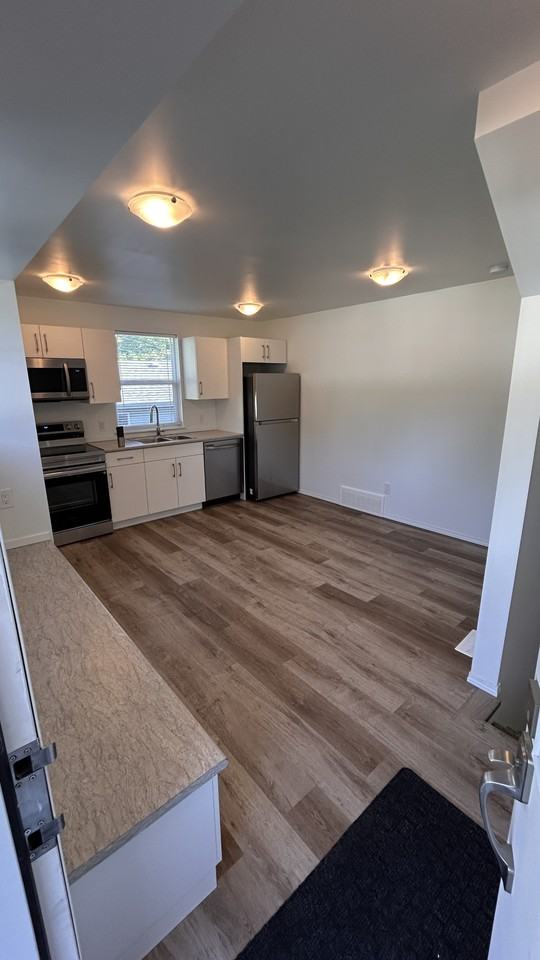 12521 77 St Nw - Photo 3 of 17