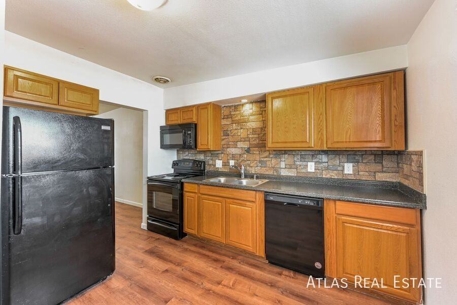 5787 S Bannock St #10 - Photo 4 of 24